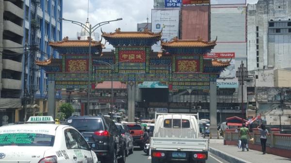 Chinese Friendship Arch & gateway to Manila's Chinatown via Jones Bridge